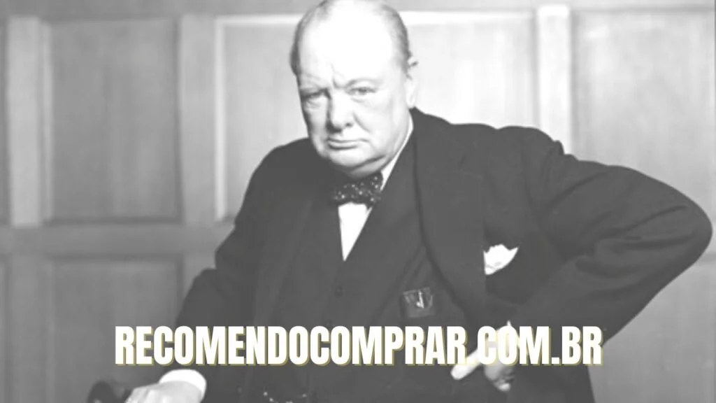 Foto de Winston Churchill em preto e branco, para lista de livros escritos e recomendados por ele.